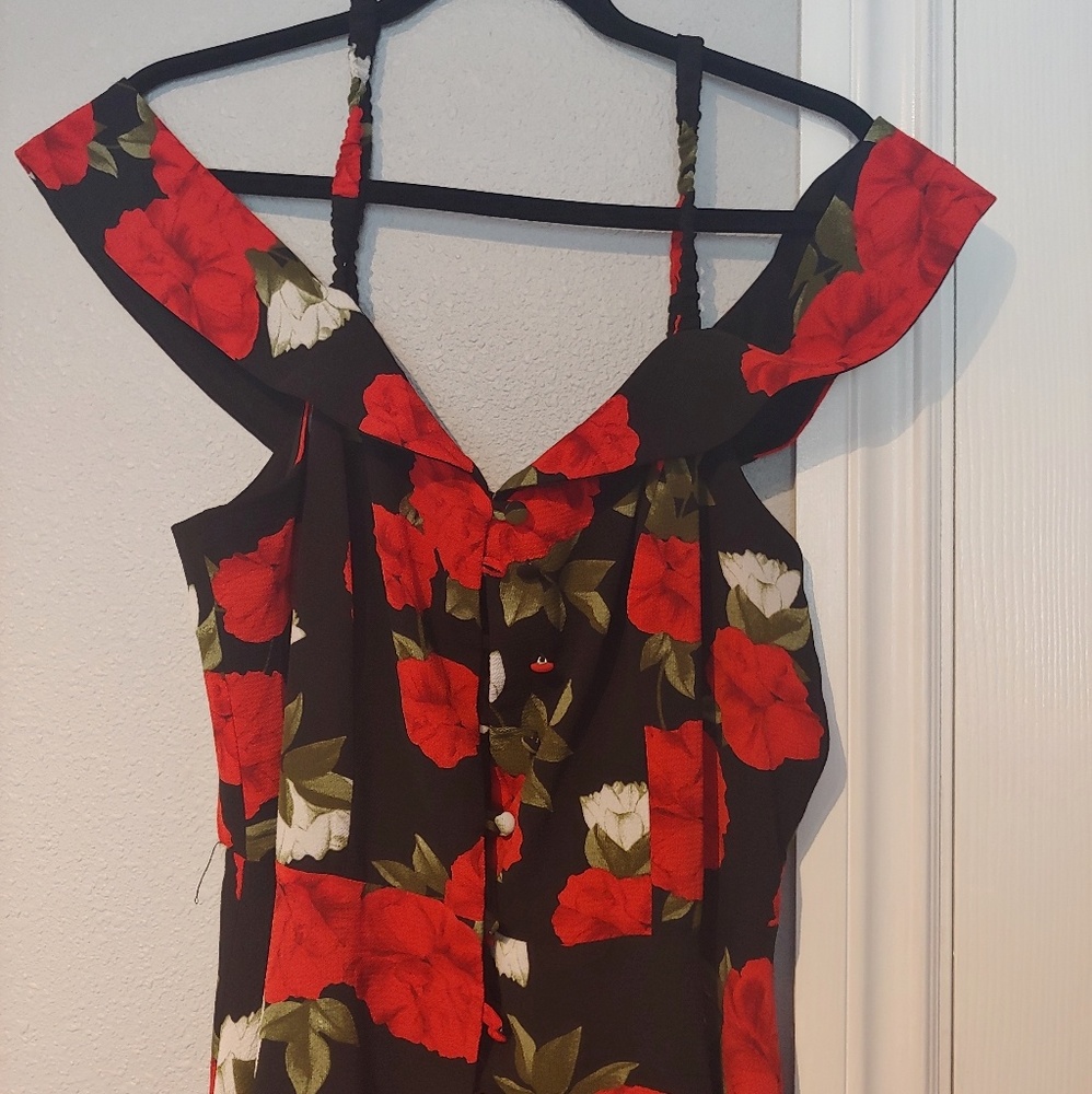 Beautiful black ans red dress!!